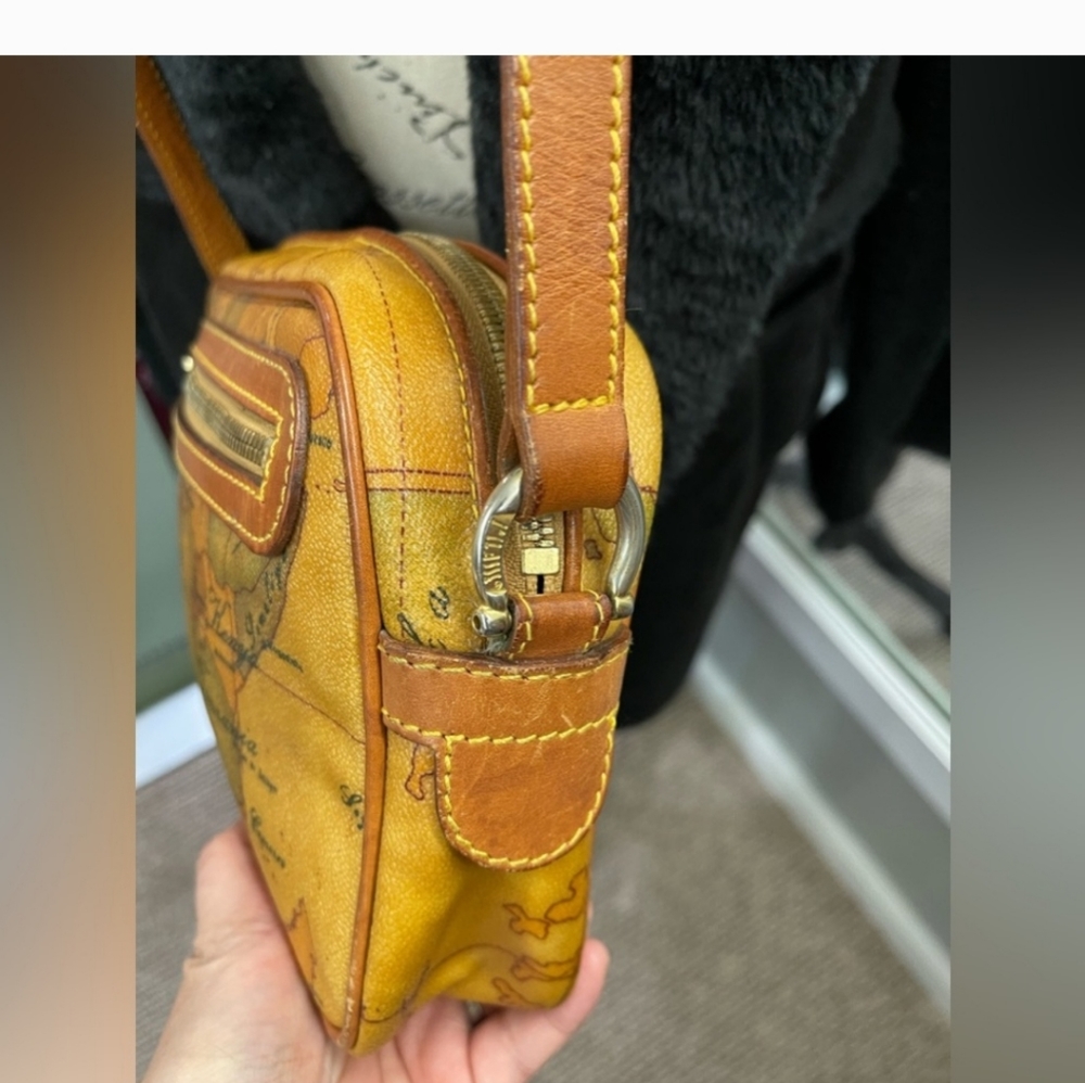 HOST PICK*Alviero Martini   Bag Luxury made in Italy ❤️ HOST PICK 3/15/24 ❤️ - Picture 3 of 12